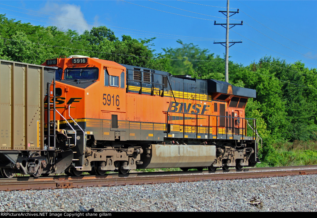 BNSF 5916 Roster Shot.